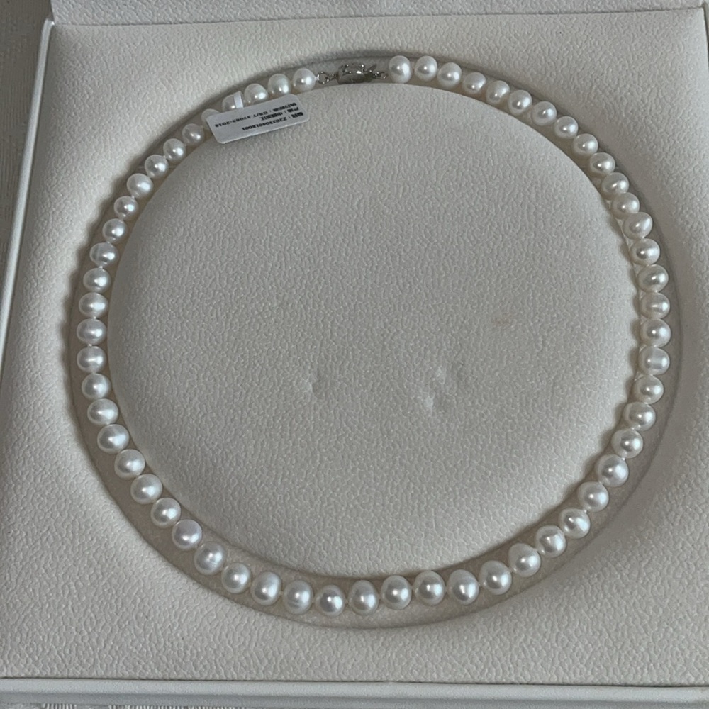 Beautiful Necklace - Picture 4 of 4